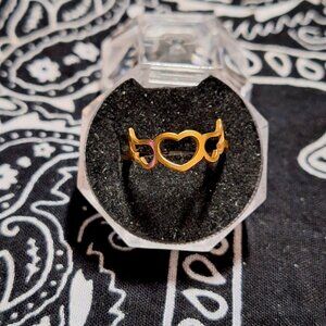 Women's size 9.5 Gold Angel Wings Heart Ring